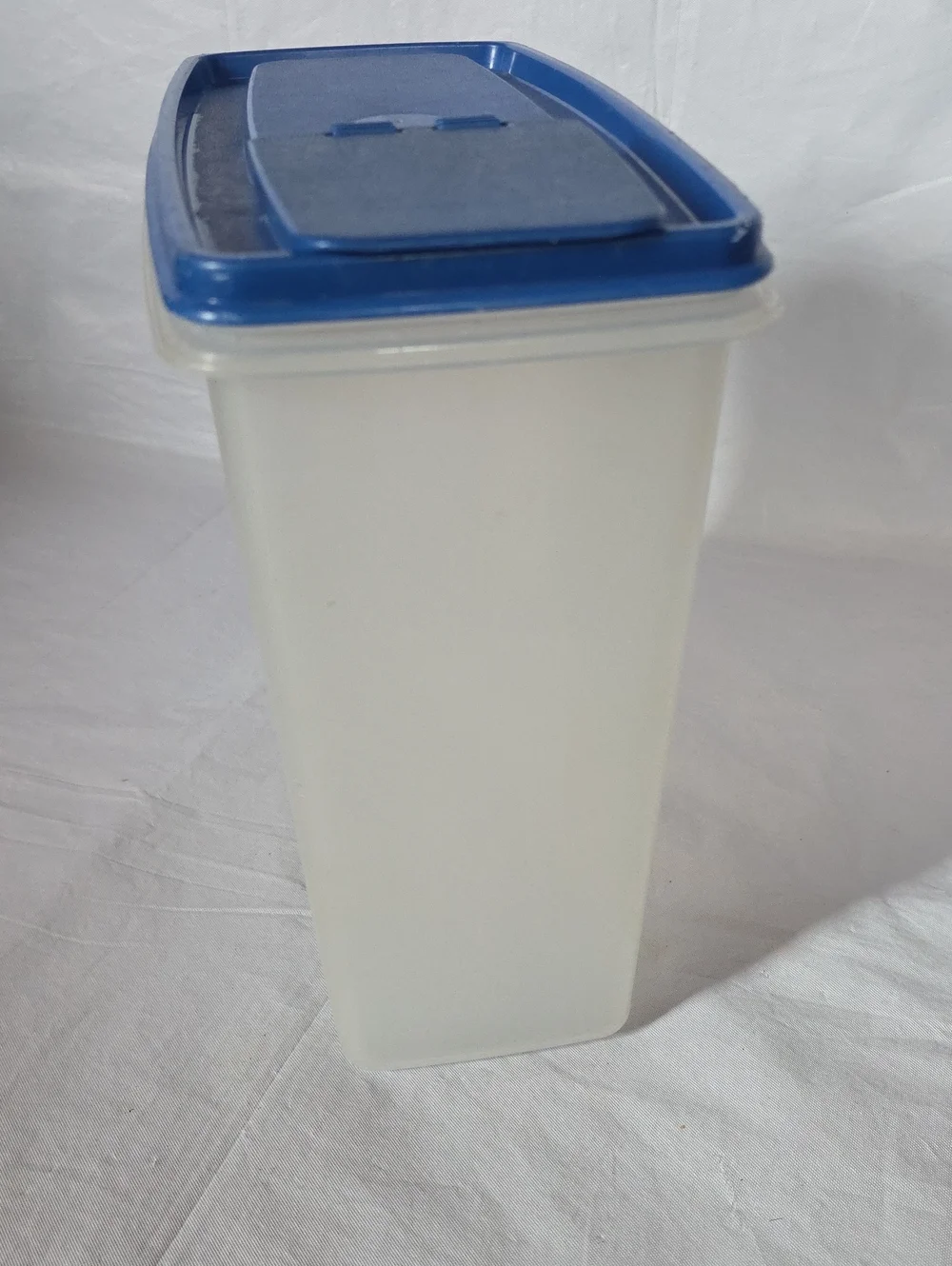 Rubbermaid‎ VTG Servin' Saver Quaker Cereal Container Blue Lid 1.3 Gal/5L